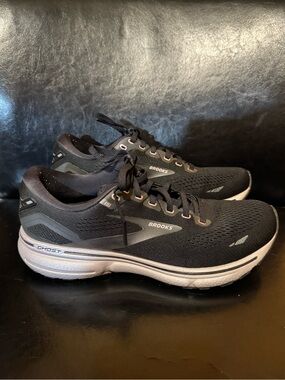 Brooks Ghost 15 Womens 9 Medium Black silver sole Athletic Running Shoes